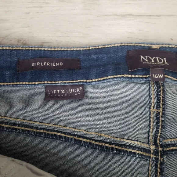 NYDJ Girlfriend Jeans Plus Size Capri's Denim 16W NEW Lovesick Medium Wash - Picture 6 of 12